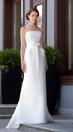Невеста в белом свадебном платье. Каталог свадебных платьев с ценами