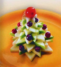 Новогодние блюда с фото. Съедобная елка из фруктов. Детский стол на день рождения