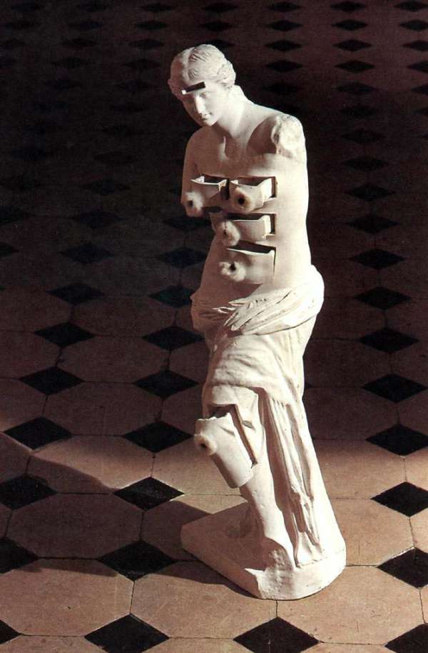 Венера Милосская с ящиками (1936)